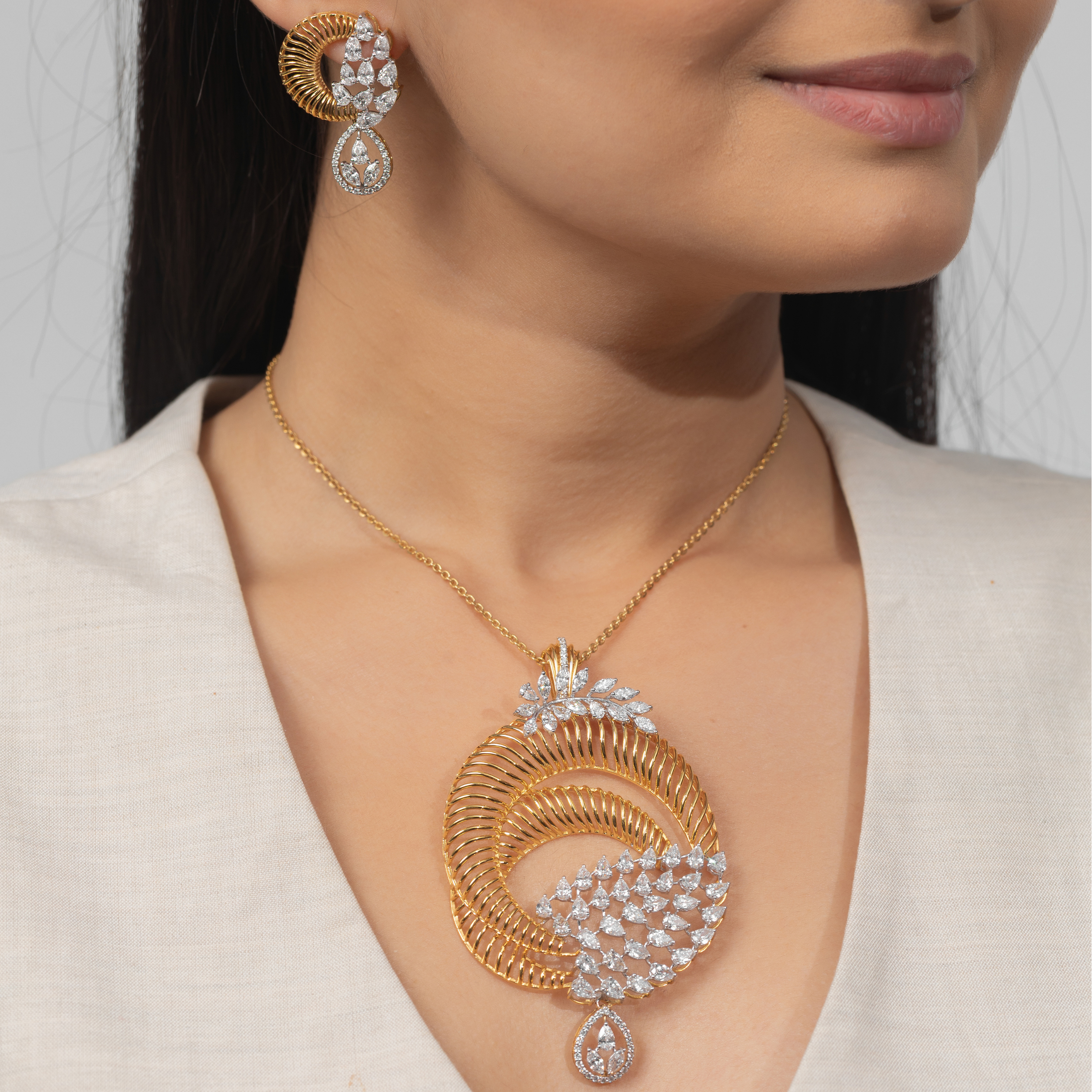 Stuck in a Stunning Loop Pendant