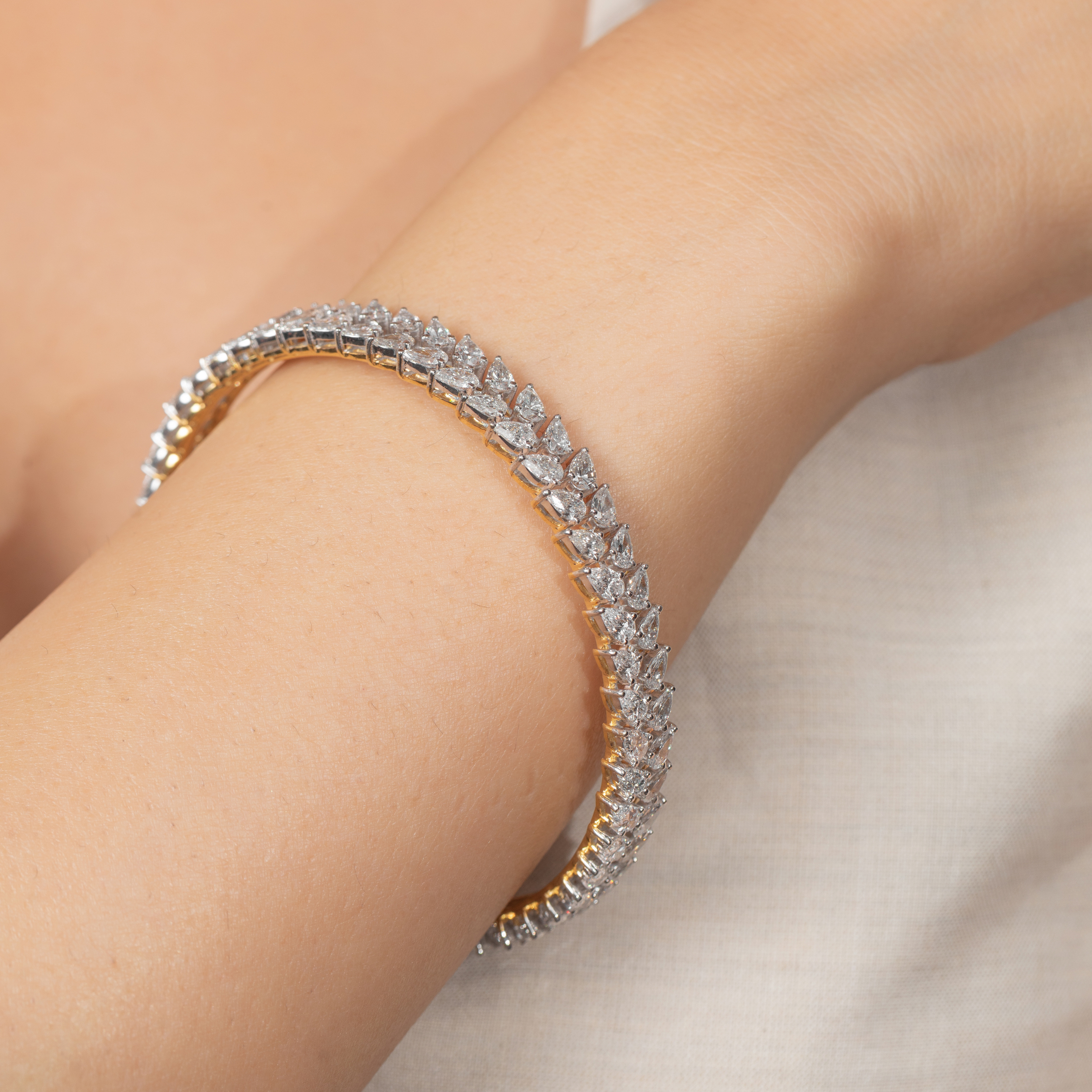 Alternating Pear Leaf Bangle