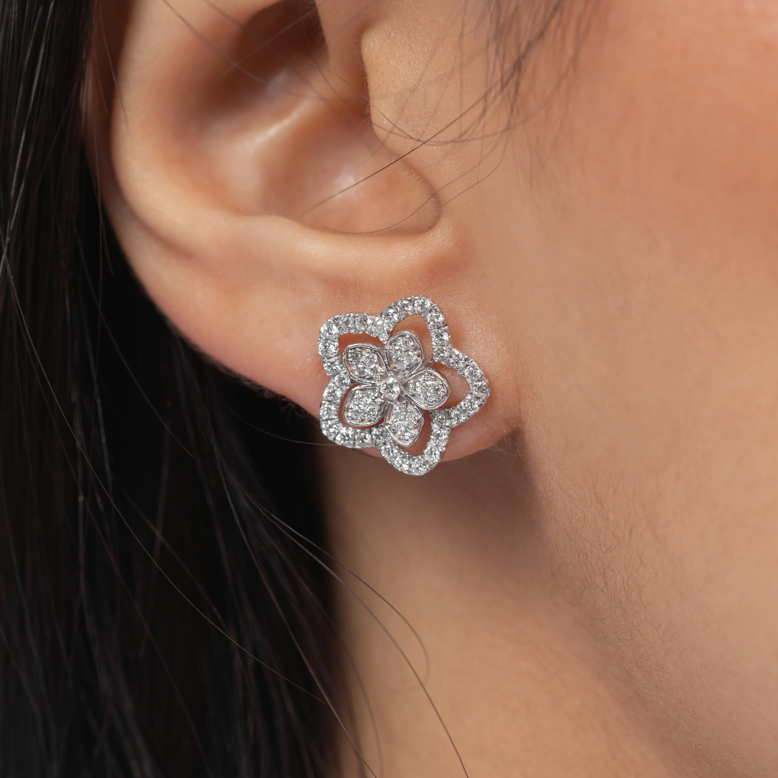 Dainty Daisy Pendant
