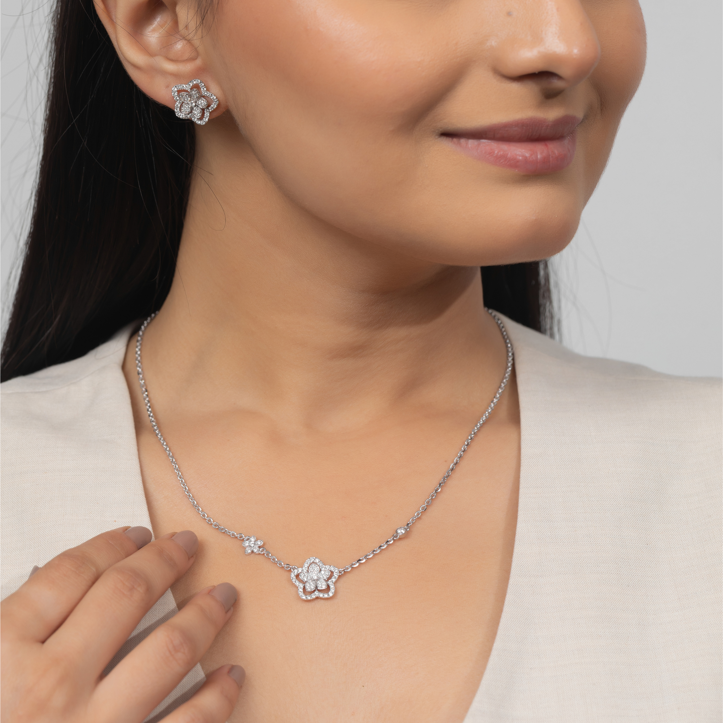 Dainty Daisy Pendant